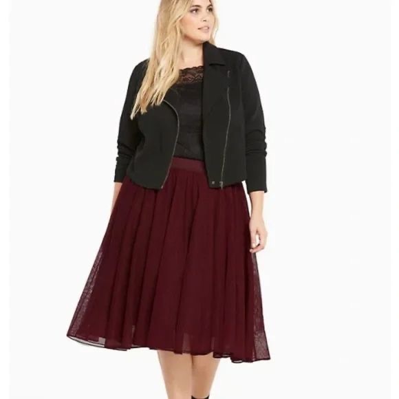 torrid Dresses & Skirts - Torrid Burgundy Tulle Mesh Midi Skirt Size 0